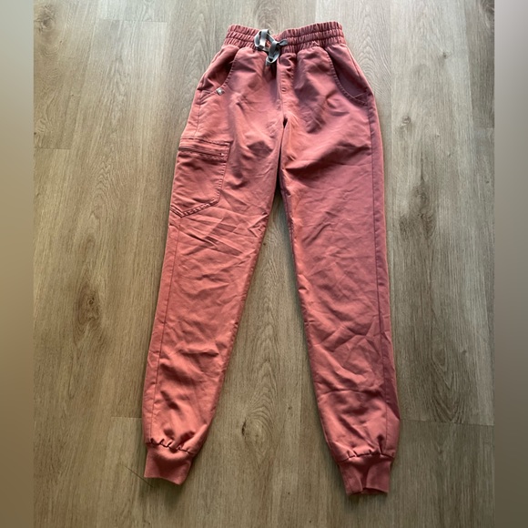 figs mauve pink high waist zamora jogger XXS TALL + Catarina Top XS scrub set - Picture 6 of 8